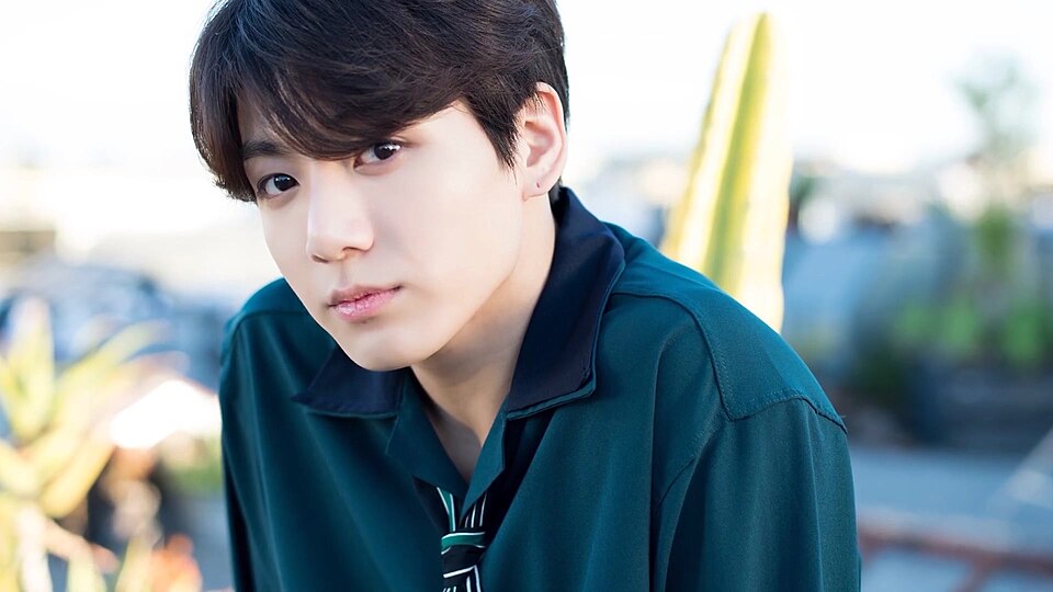 Jungkook of BTS during a photoshoot for the group’s 5th anniversary party in Los Angeles, captured by Dispatch in May 2018.